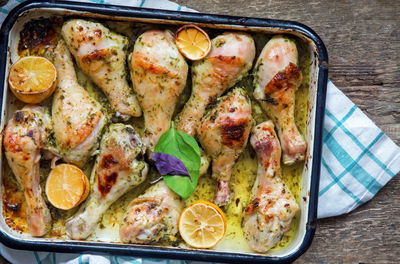 שוקי עוף ברוטב שום ולימון שמכינים בצ'יק