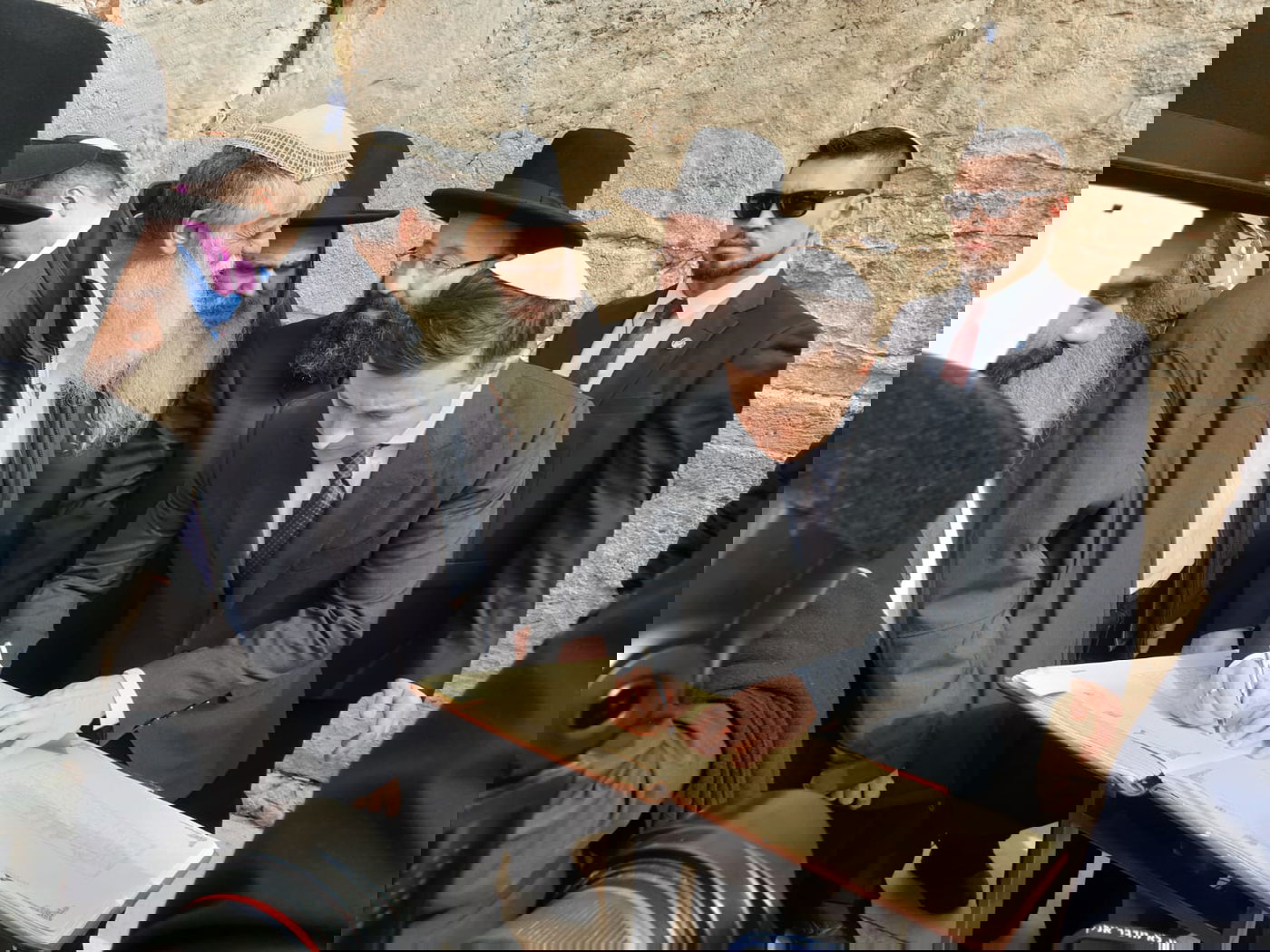 נשיא אוקראינה ולדימיר זלנסקי ביקר בכותל המערבי • תיעוד