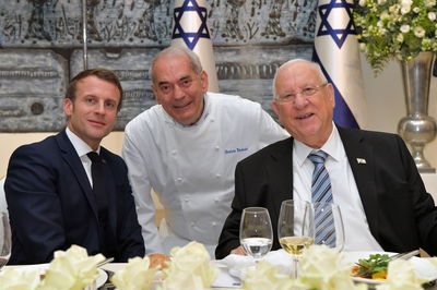 השף שלום קדוש עם מקרון