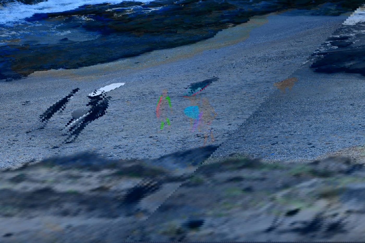 חוף הרצליה בשקיעה חורפית וצבעונית