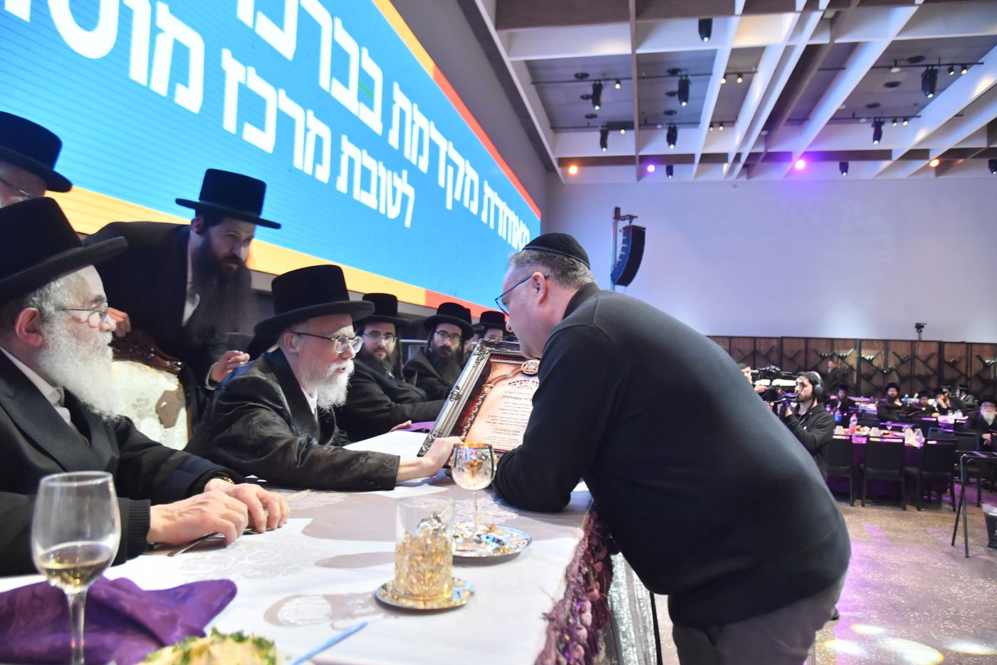 סערט ויז'ניץ ערכו 'דינר' בסימן 'באלייכטן' • צפו