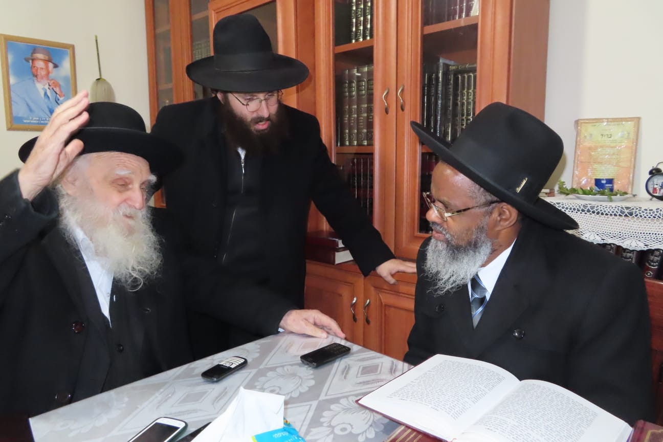 הגר"צ פרידמן הגיע לביקור בבית הורי העצור גמליאל מדהני