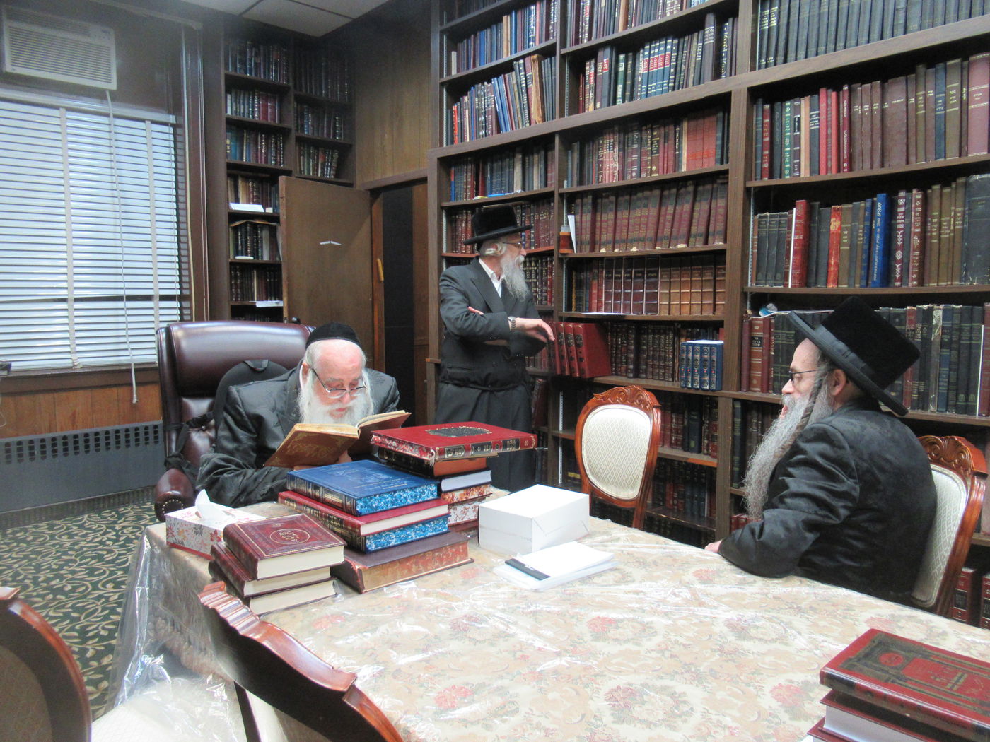 המסע של הרבי מצאנז בקרב חסידיו בארה"ב