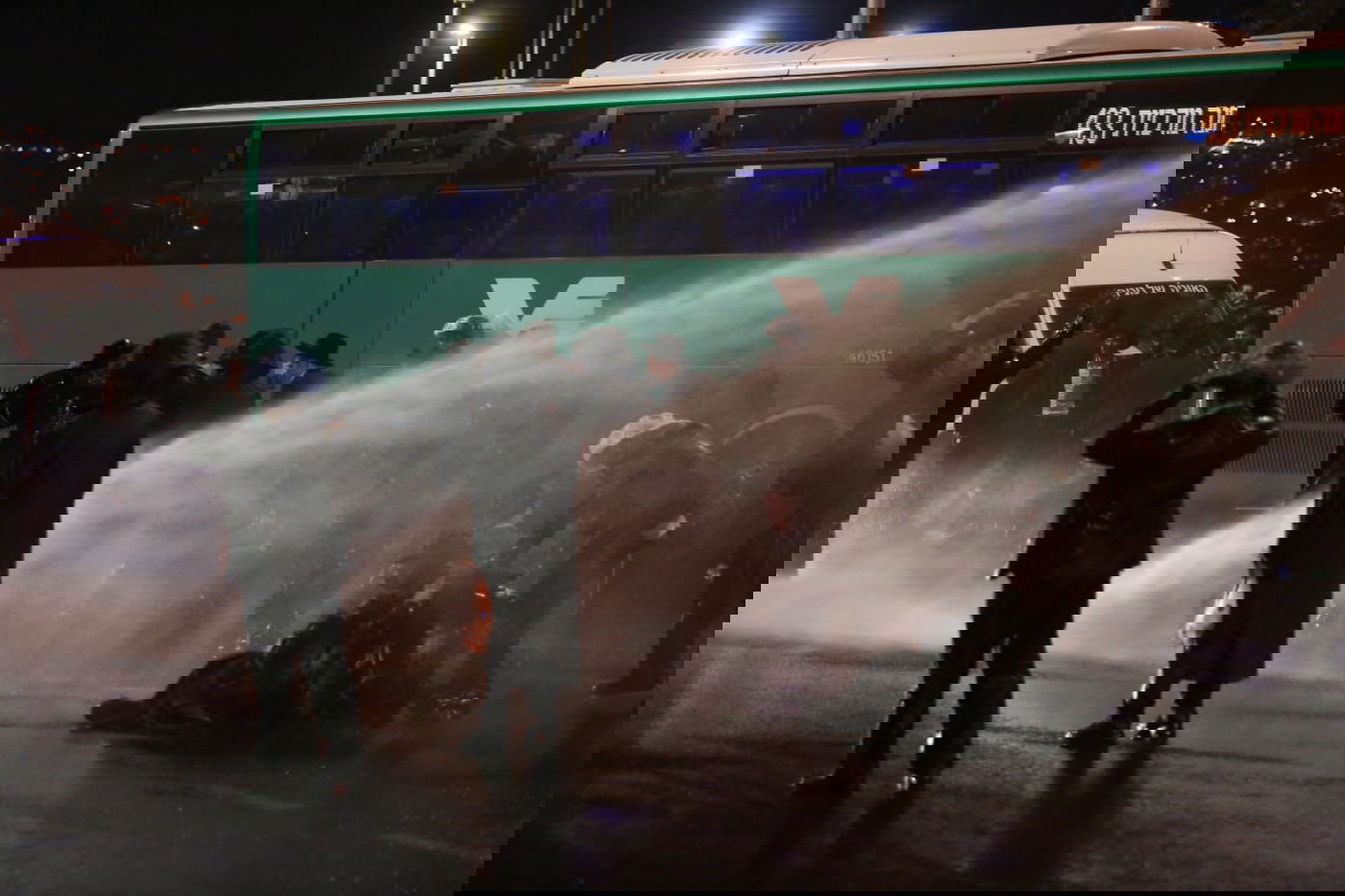 בהפגנת הפלג הירושלמי: 'נאצים' ובואש, חסימות ומעצרים