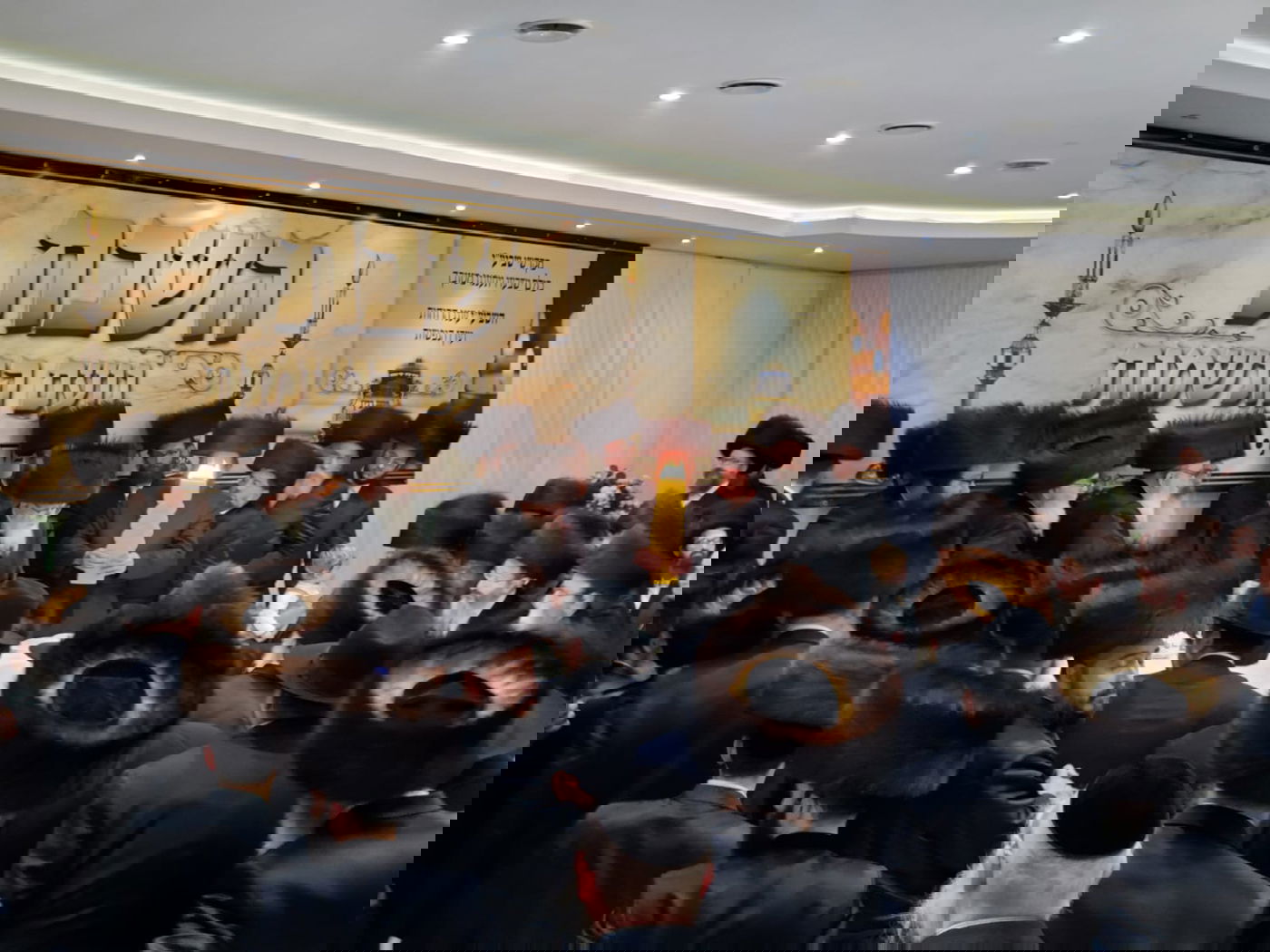 האדמו"ר מסקווירא שבת בעיירה מעז'יבוז