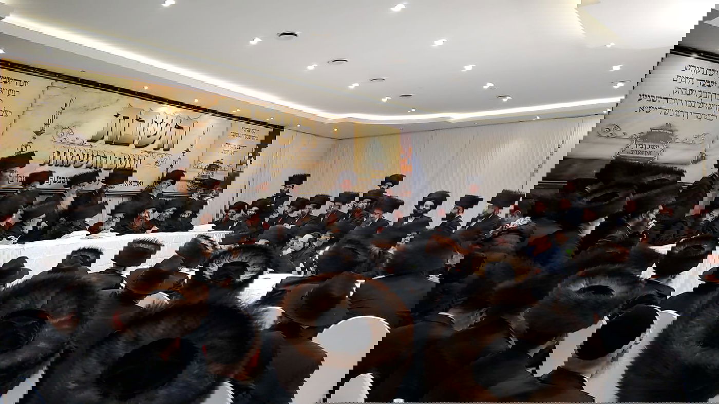 האדמו"ר מסקווירא שבת בעיירה מעז'יבוז