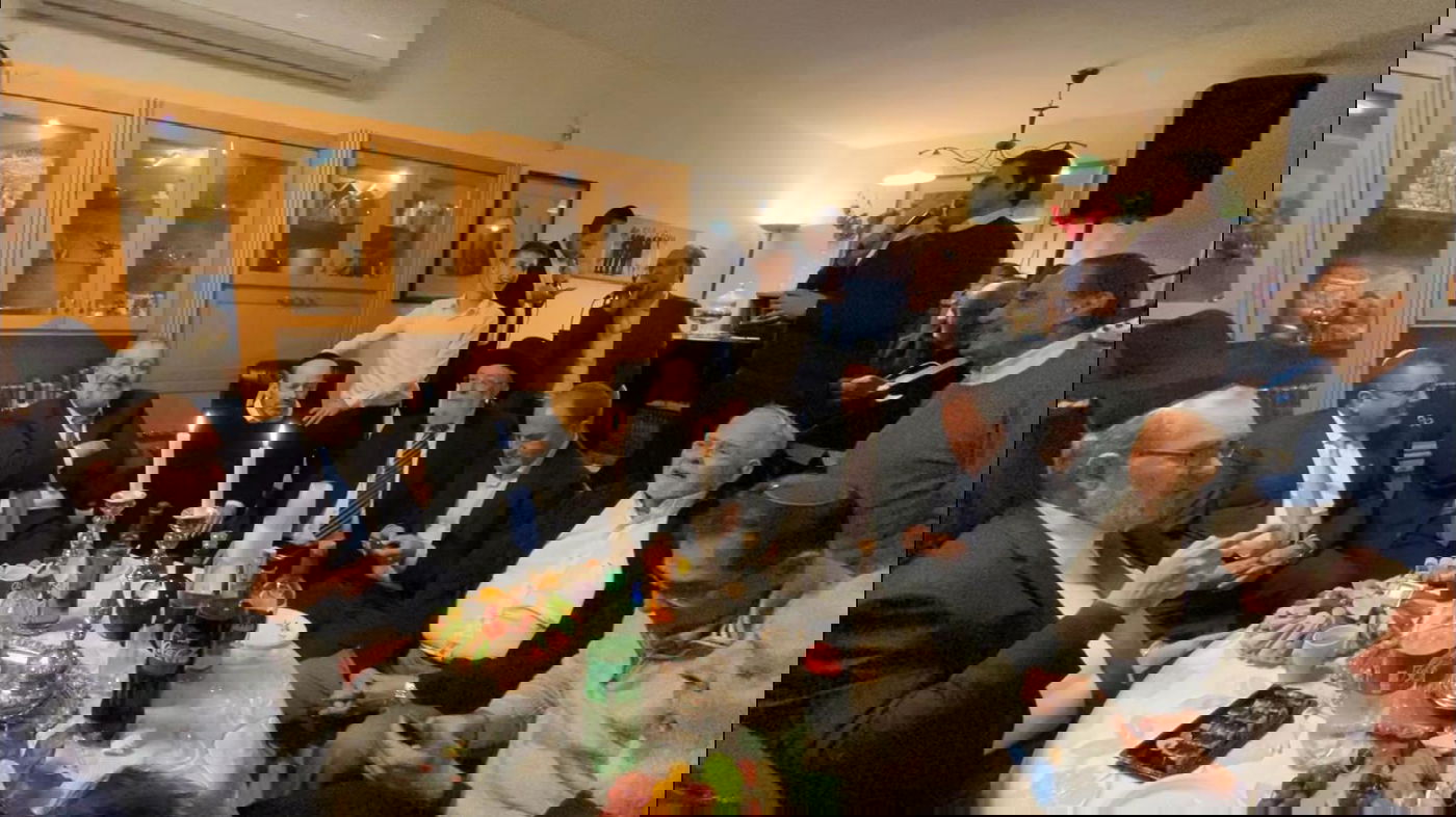 בבית של דדי גראוכר: אריה דרעי ומשה ליאון בדואט • צפו