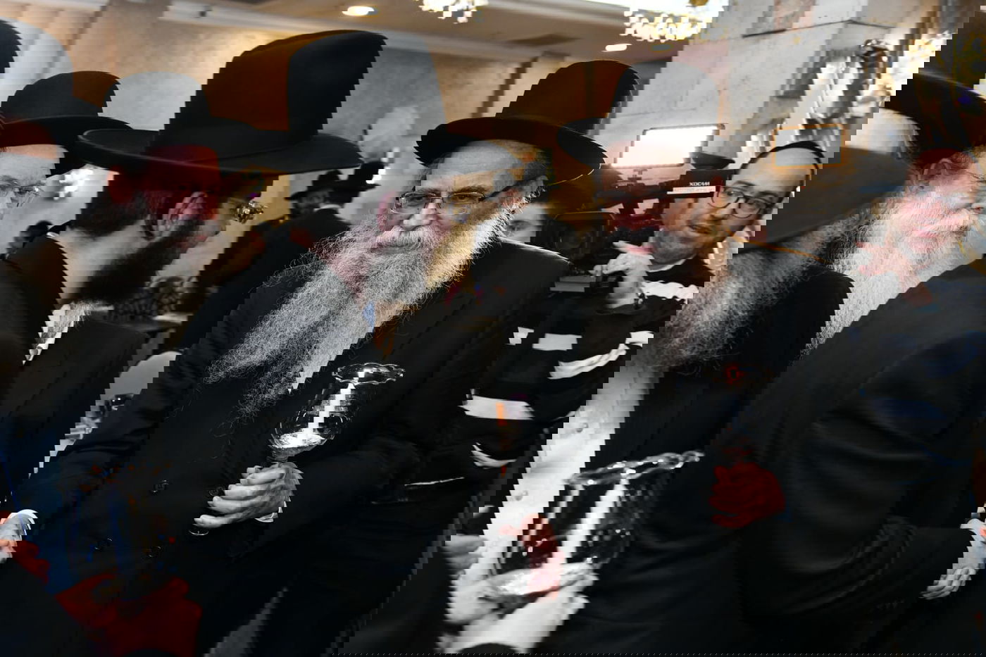 שמחת תלמידי החזון איש: רב הקהילה חיתן