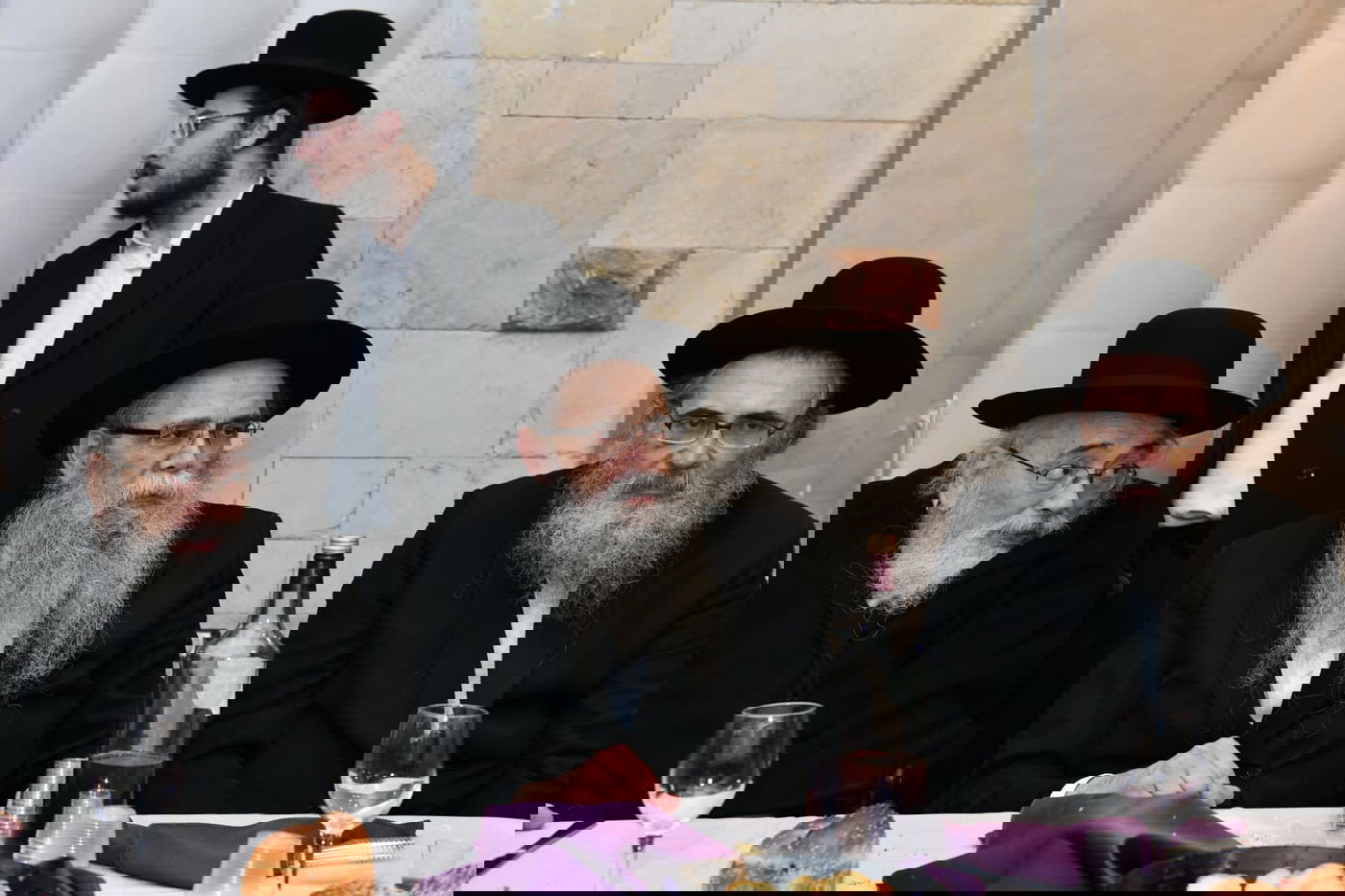 שמחת תלמידי החזון איש: רב הקהילה חיתן