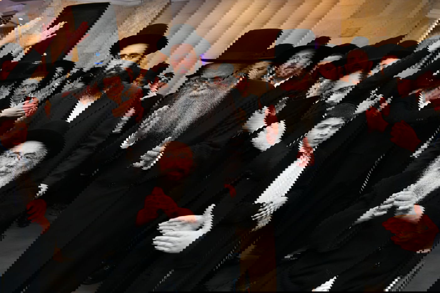 שמחת תלמידי החזון איש: רב הקהילה חיתן