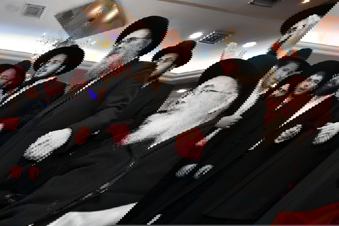 שמחת תלמידי החזון איש: רב הקהילה חיתן