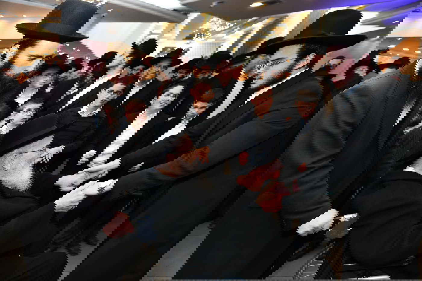 שמחת תלמידי החזון איש: רב הקהילה חיתן