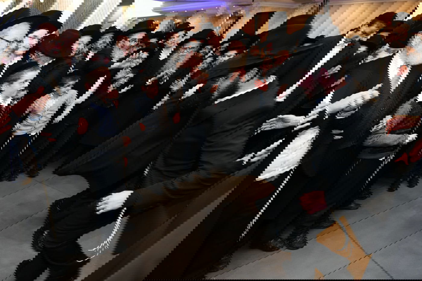 שמחת תלמידי החזון איש: רב הקהילה חיתן