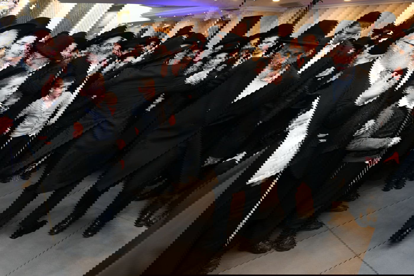 שמחת תלמידי החזון איש: רב הקהילה חיתן