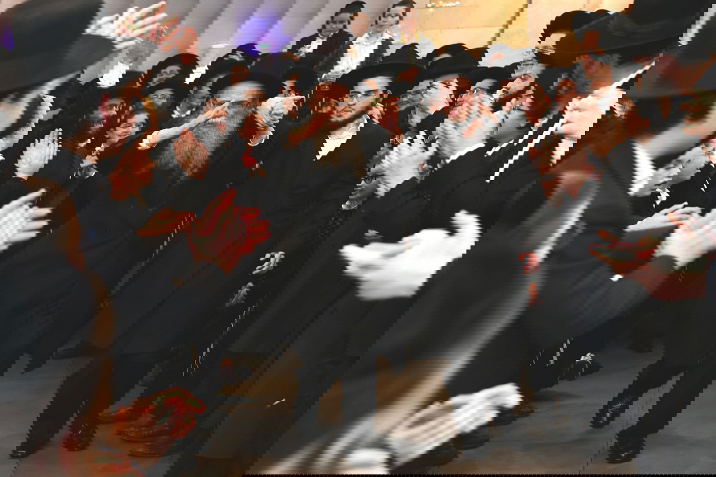 שמחת תלמידי החזון איש: רב הקהילה חיתן