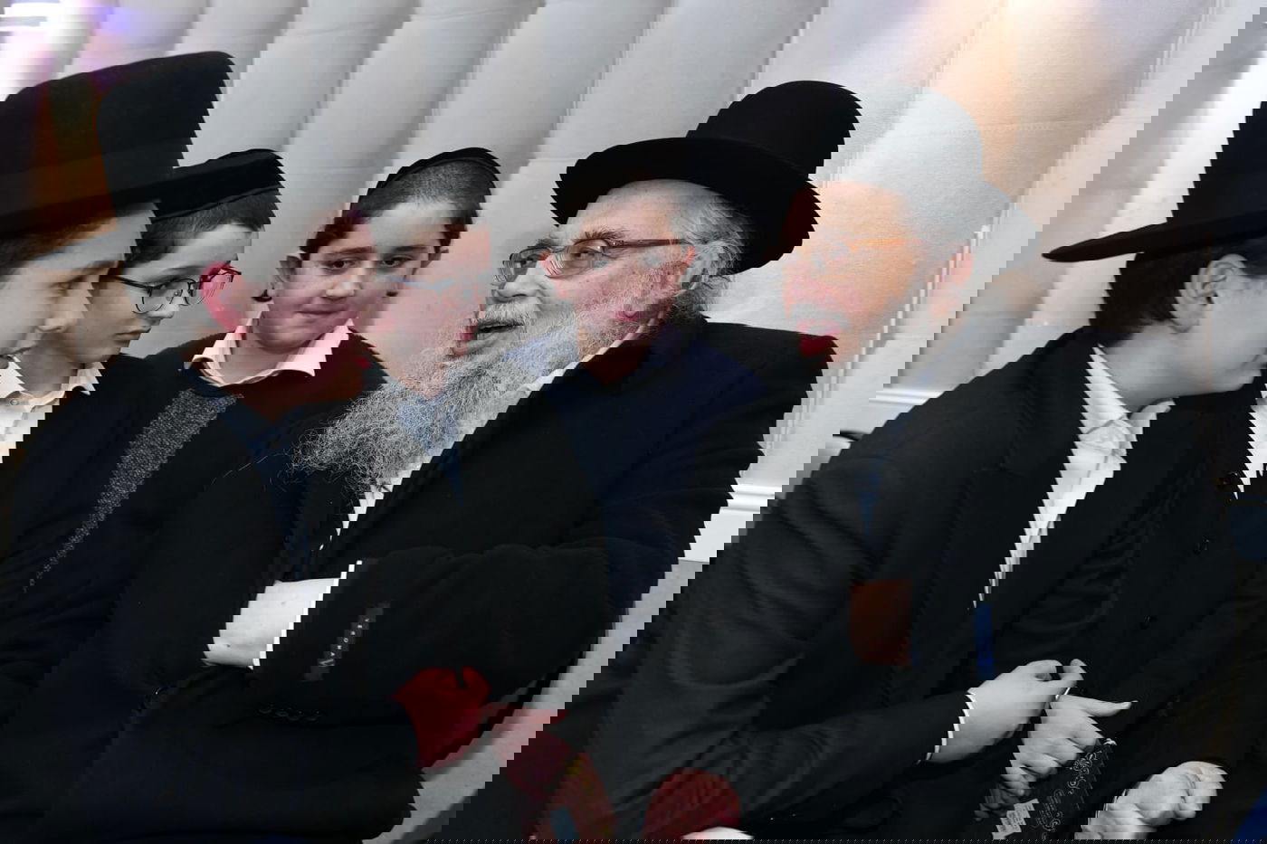 שמחת תלמידי החזון איש: רב הקהילה חיתן