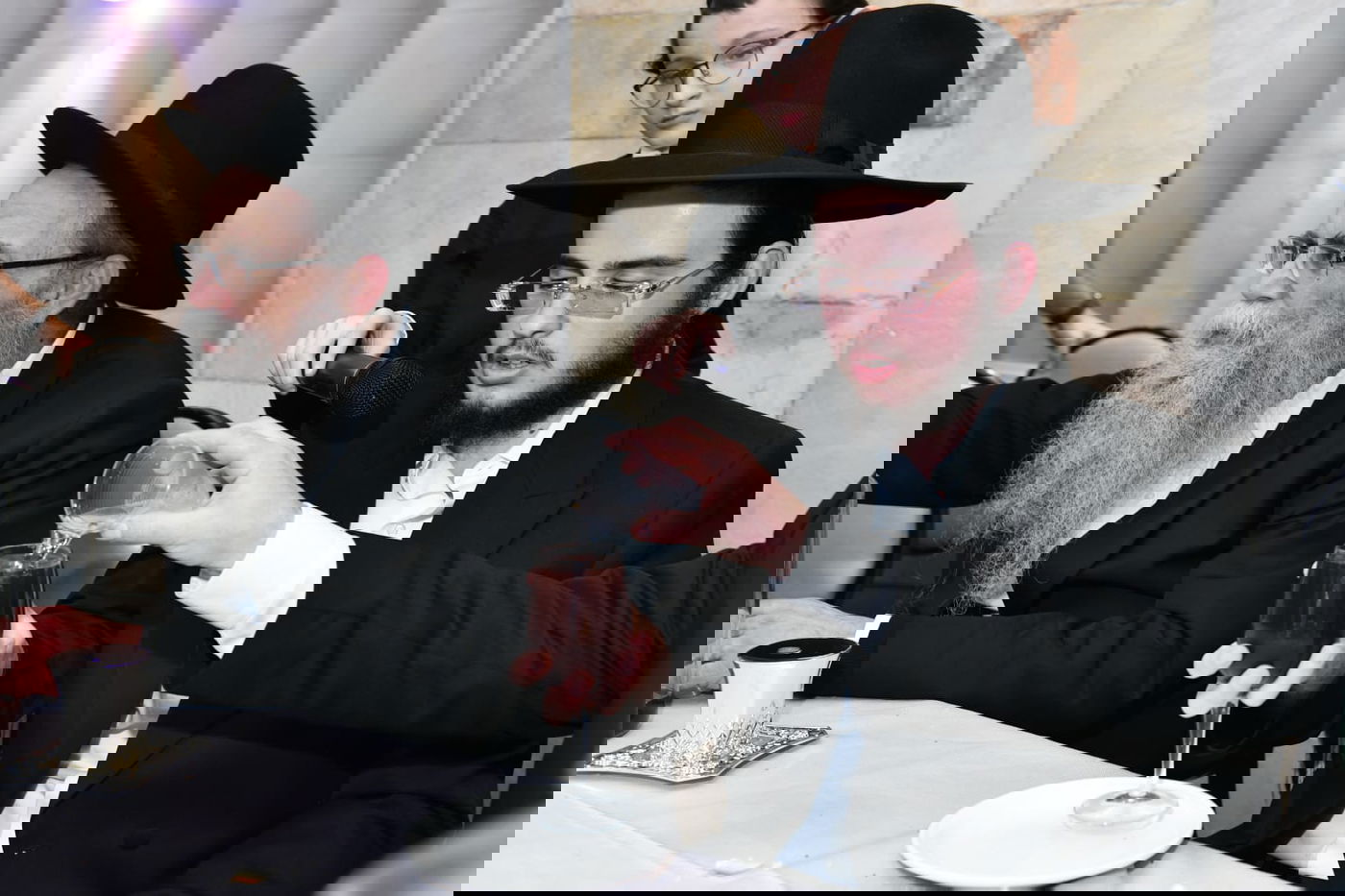 שמחת תלמידי החזון איש: רב הקהילה חיתן