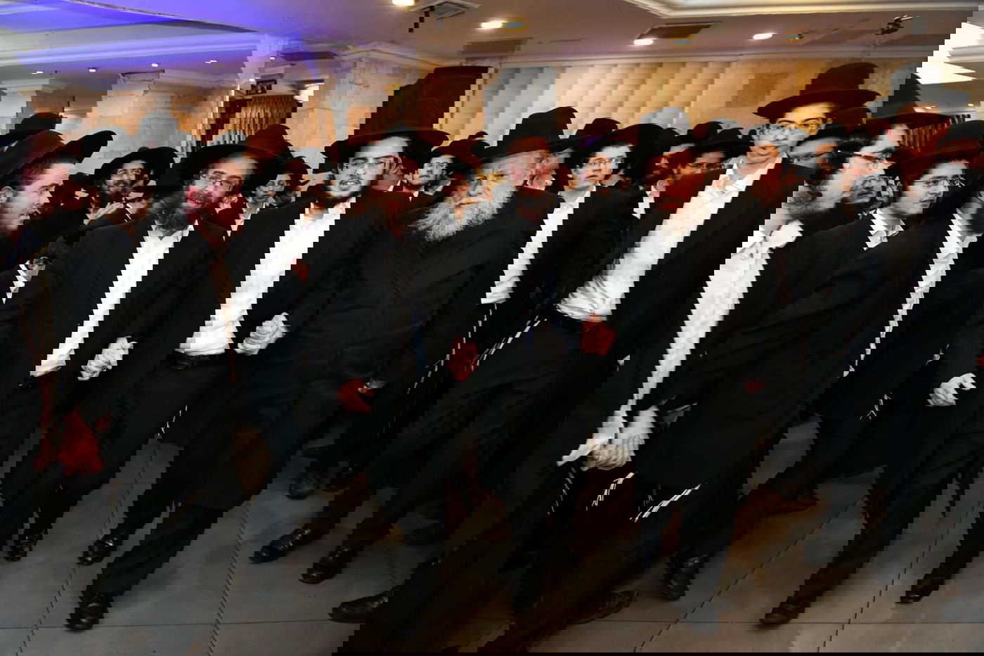 שמחת תלמידי החזון איש: רב הקהילה חיתן