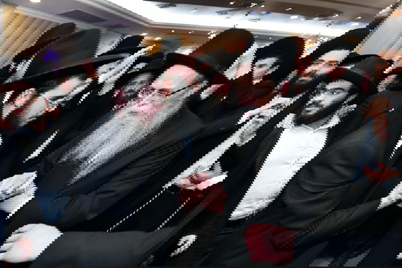 שמחת תלמידי החזון איש: רב הקהילה חיתן