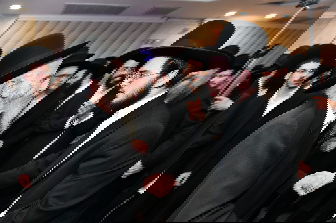 שמחת תלמידי החזון איש: רב הקהילה חיתן