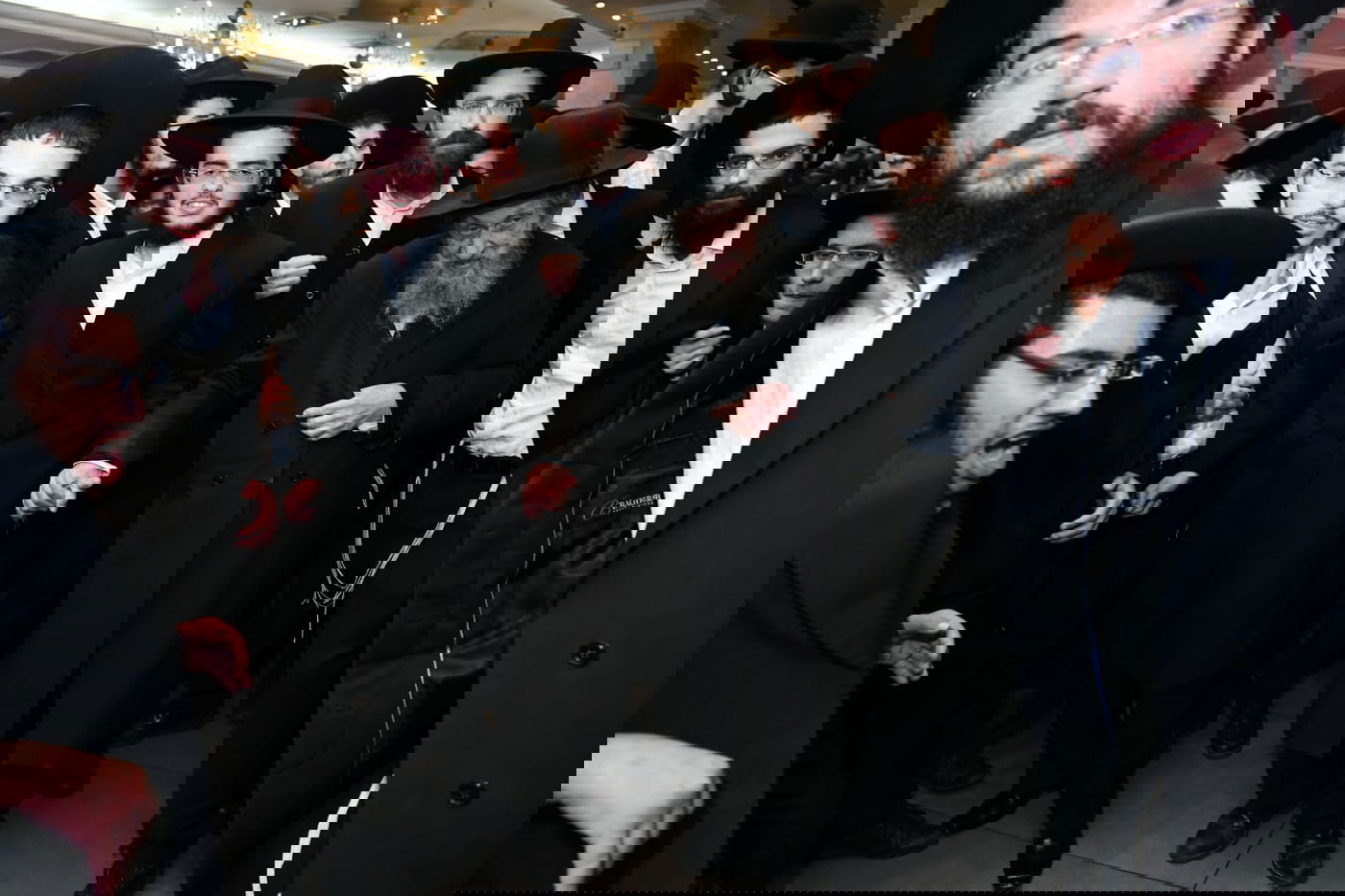 שמחת תלמידי החזון איש: רב הקהילה חיתן