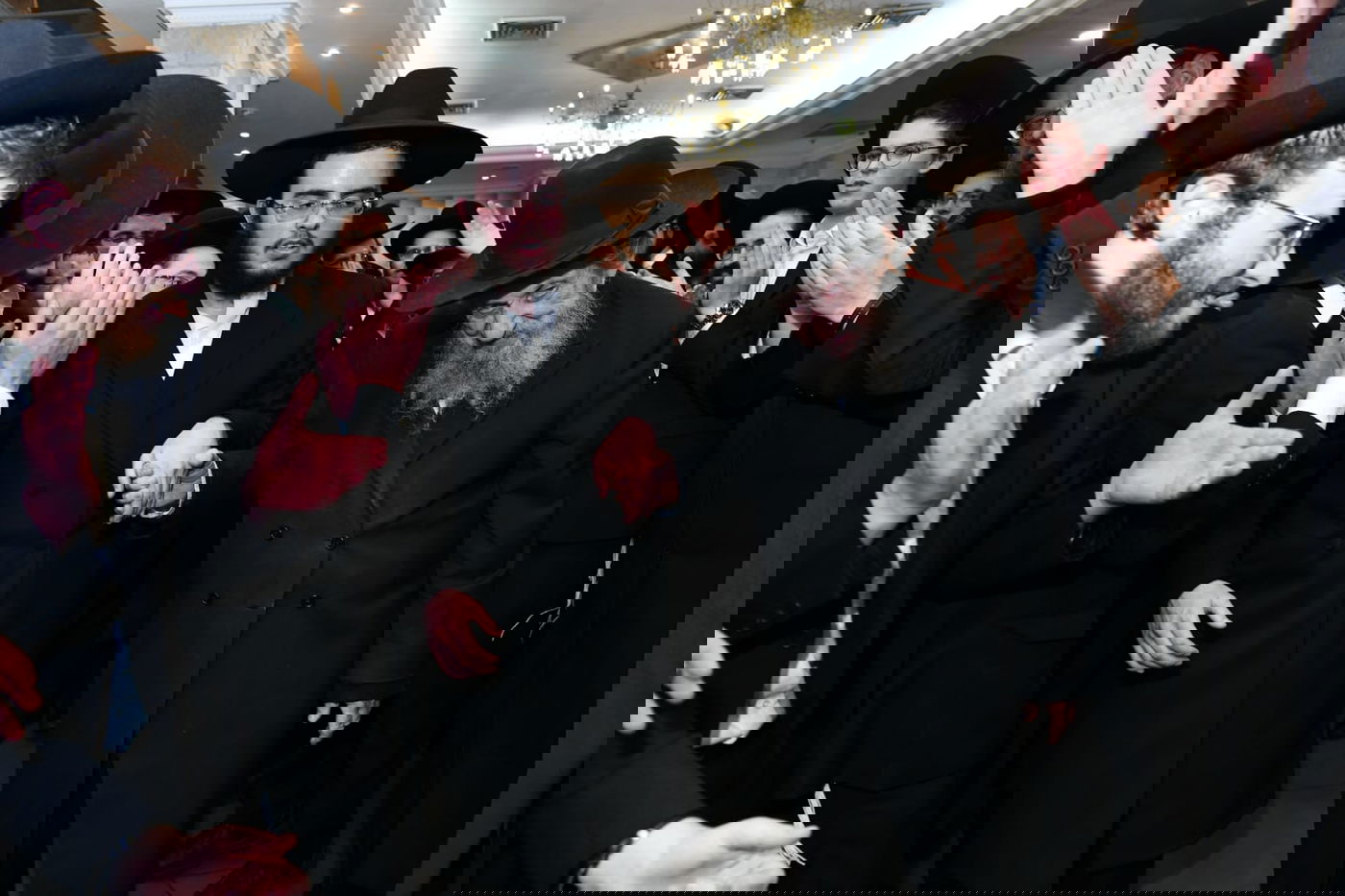 שמחת תלמידי החזון איש: רב הקהילה חיתן