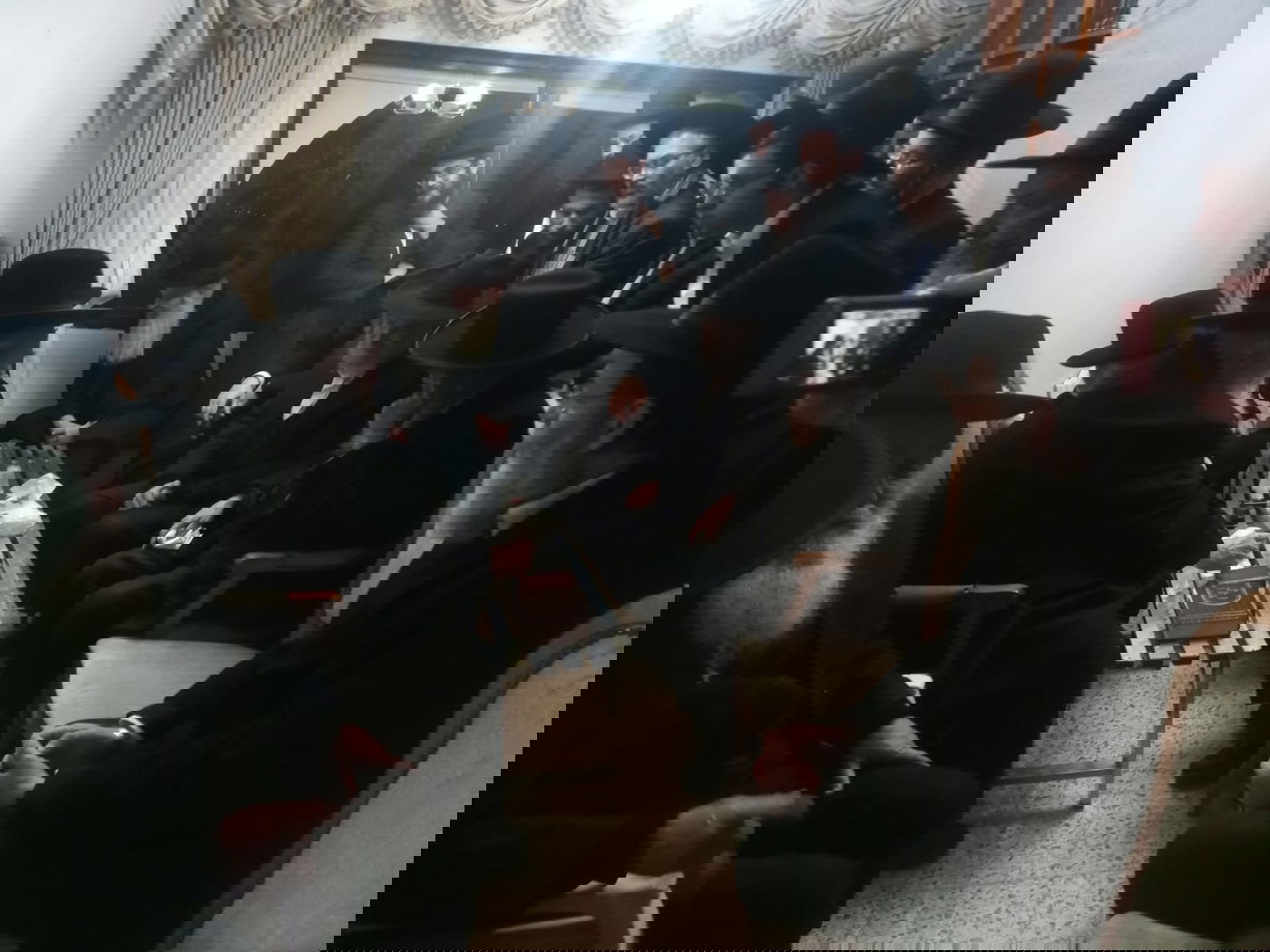 הגר"ד לנדו והגר"א פילץ מנחמים את הגר"מ זילבר 