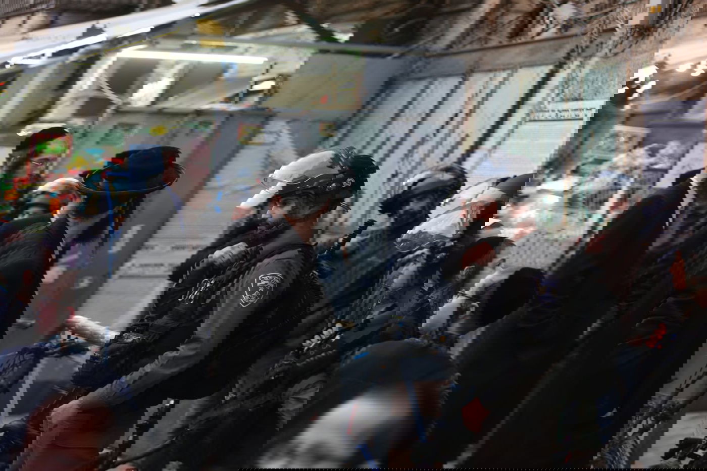 מהומות קשות: המשטרה פשטה על מחסני "העדה החרדית-פלסטינית"