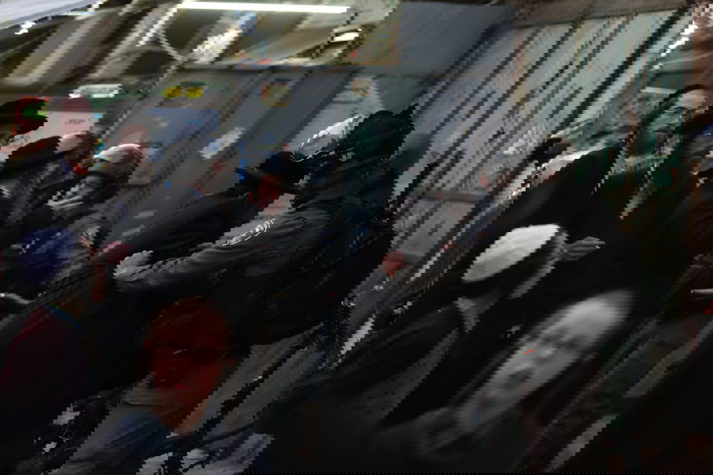 מהומות קשות: המשטרה פשטה על מחסני "העדה החרדית-פלסטינית"