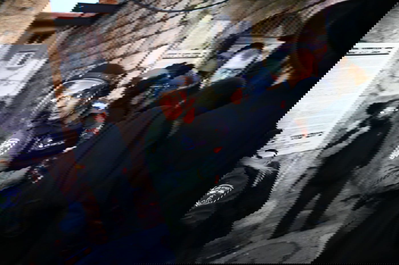 מהומות קשות: המשטרה פשטה על מחסני "העדה החרדית-פלסטינית"