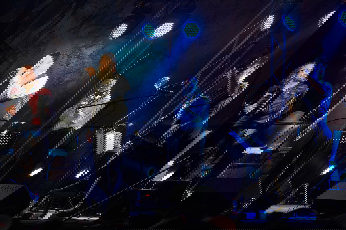 שולי רנד "משליך" את הכל בהצגה חדשה