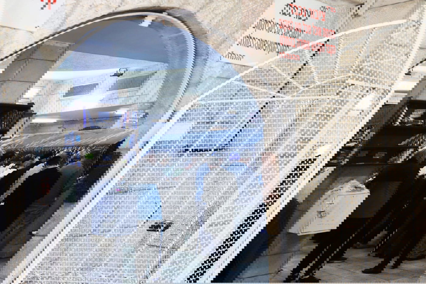 ערב ההילולא: התפילות על ציון הבבא סאלי