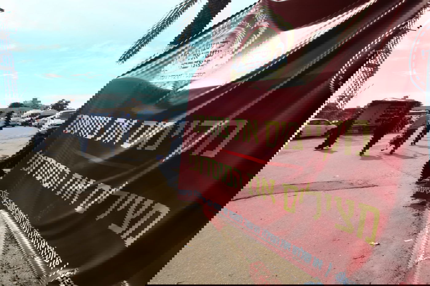 ערב ההילולא: התפילות על ציון הבבא סאלי