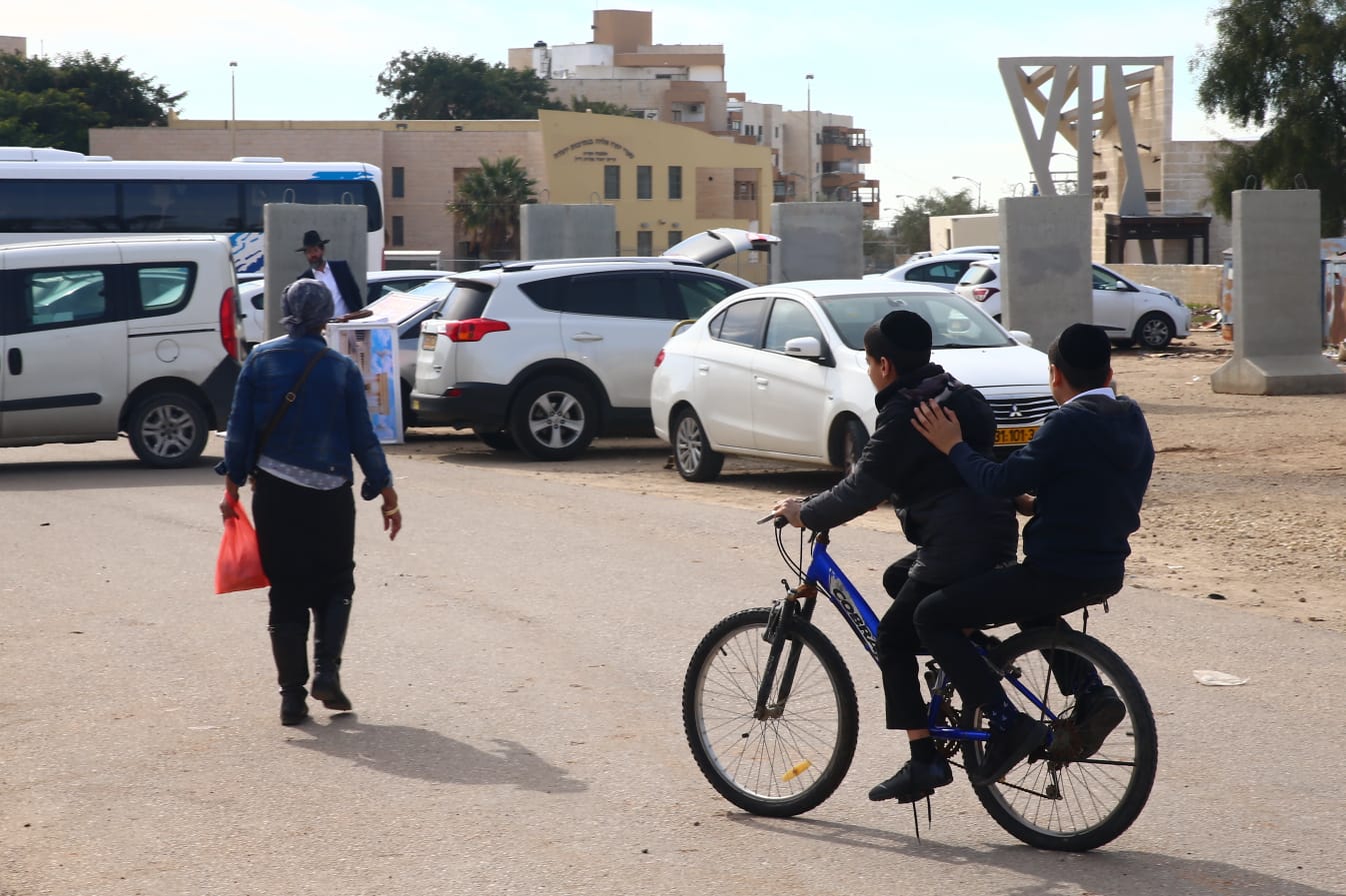 ערב ההילולא: התפילות על ציון הבבא סאלי