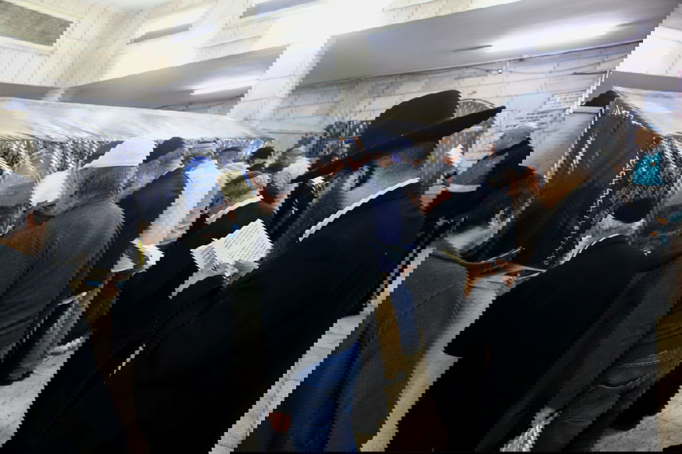 ערב ההילולא: התפילות על ציון הבבא סאלי