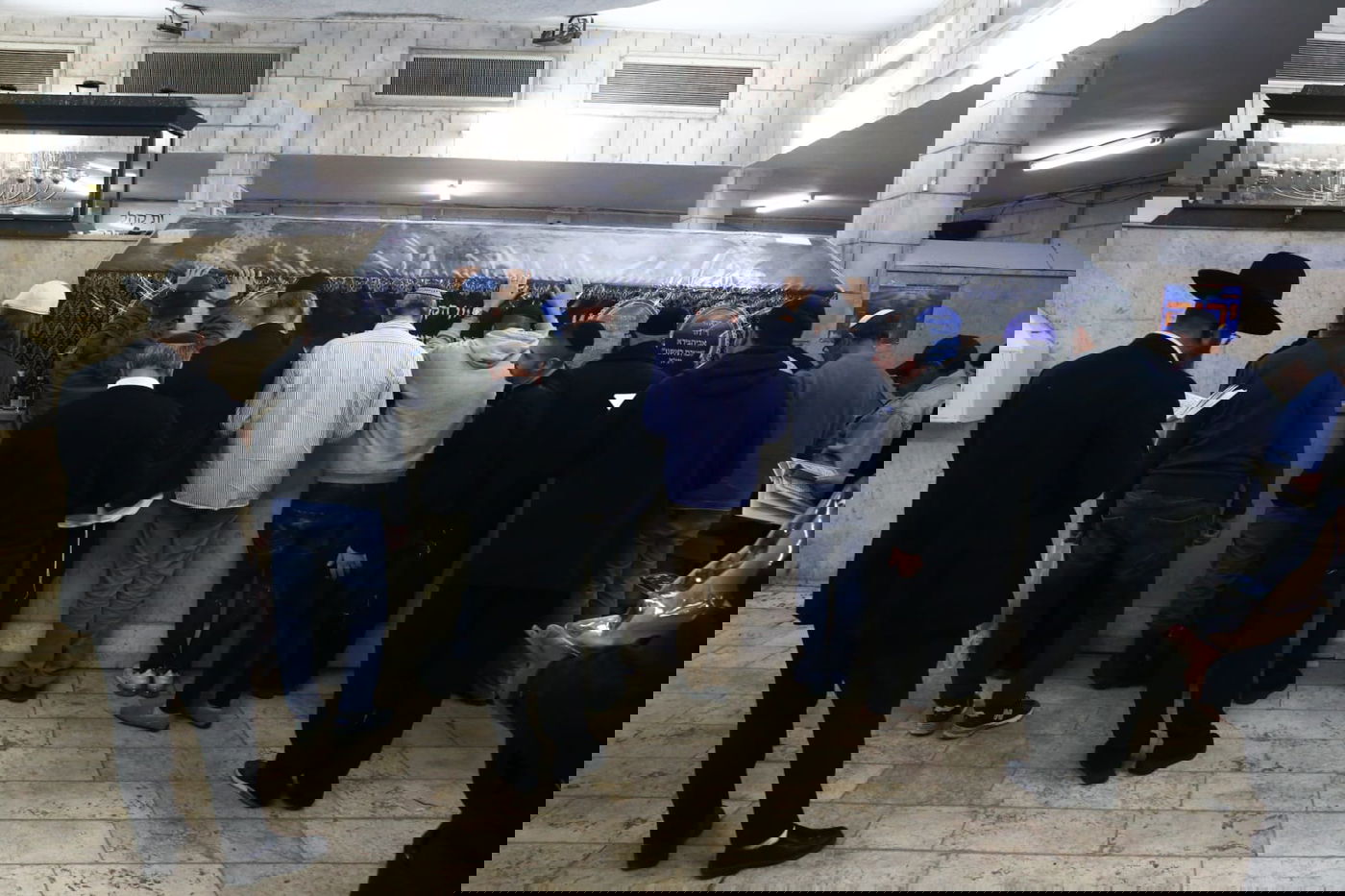 ערב ההילולא: התפילות על ציון הבבא סאלי