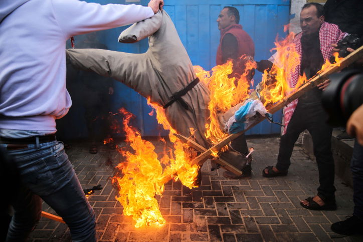 עסקת המאה: הפלסטינים שרפו את 'טראמפ'