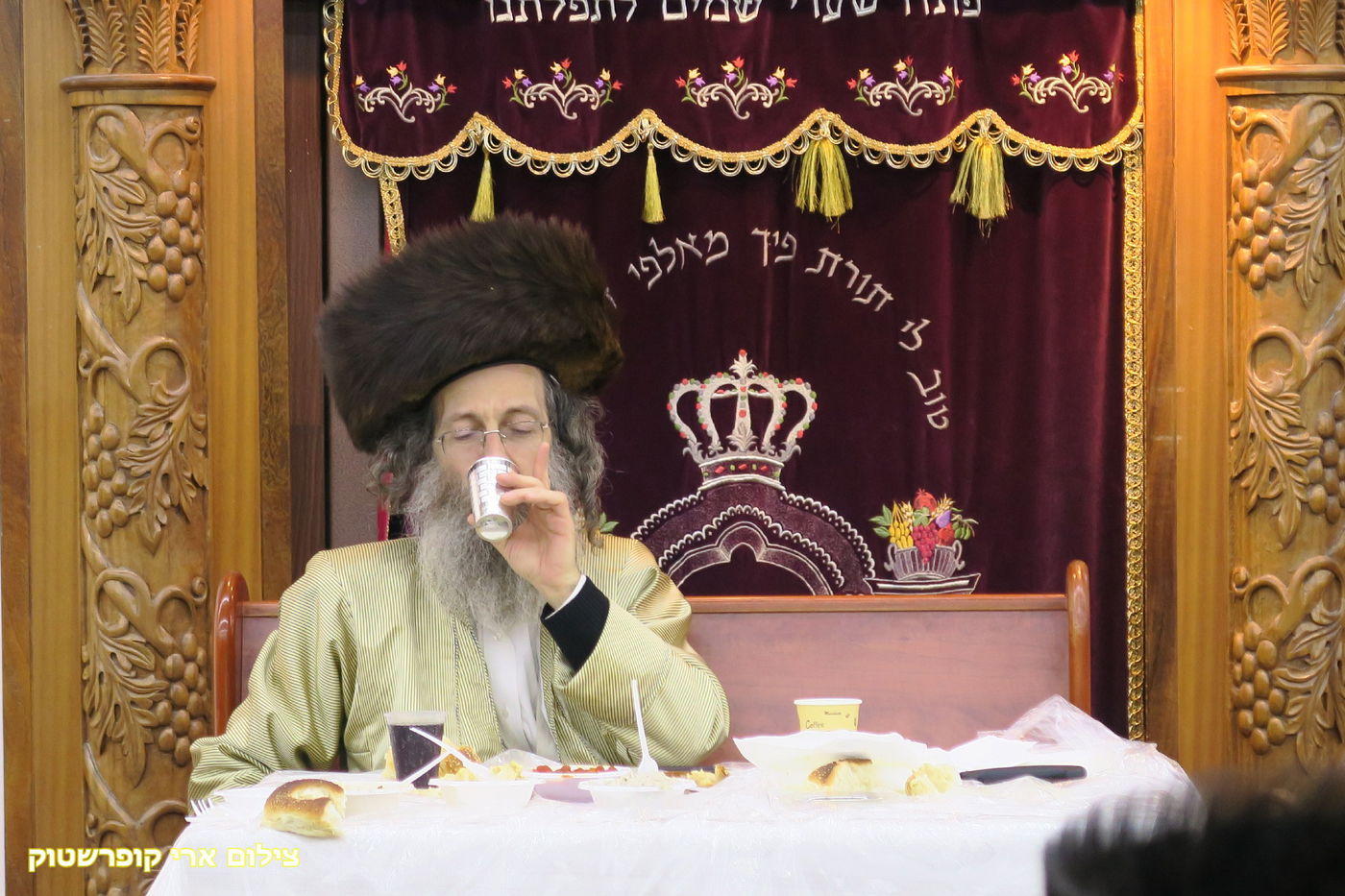 'רבי מיילך' חיזק את החסידים ותקע בשופר • תיעוד