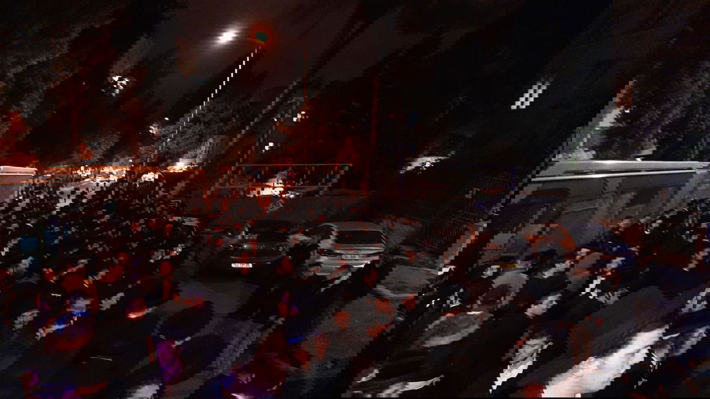 מפגינים ושוטרים התעמתו; שלושה נעצרו • תיעוד