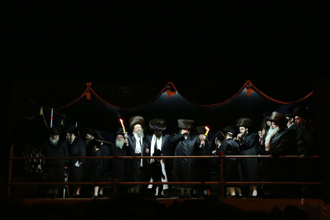 החסידים חגגו בשמחת נישואי נכדת האדמו"ר מתולדות אברהם יצחק