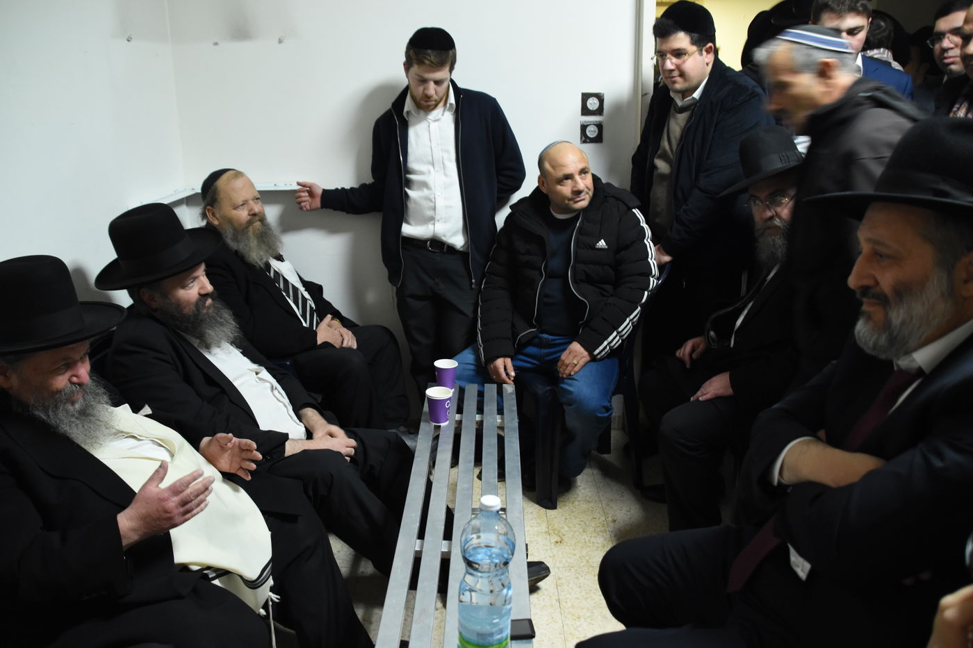 הרבנים הגיעו לנחם את משפחת שפירא • צפו