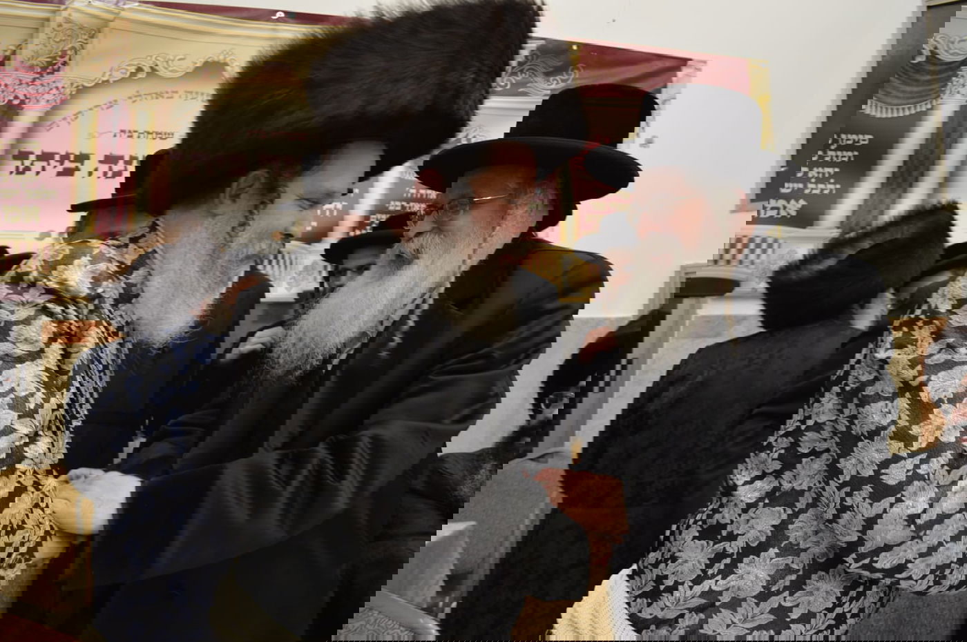 החסידים חגגו את שמחת ה'תנאים' לבת האדמו"ר