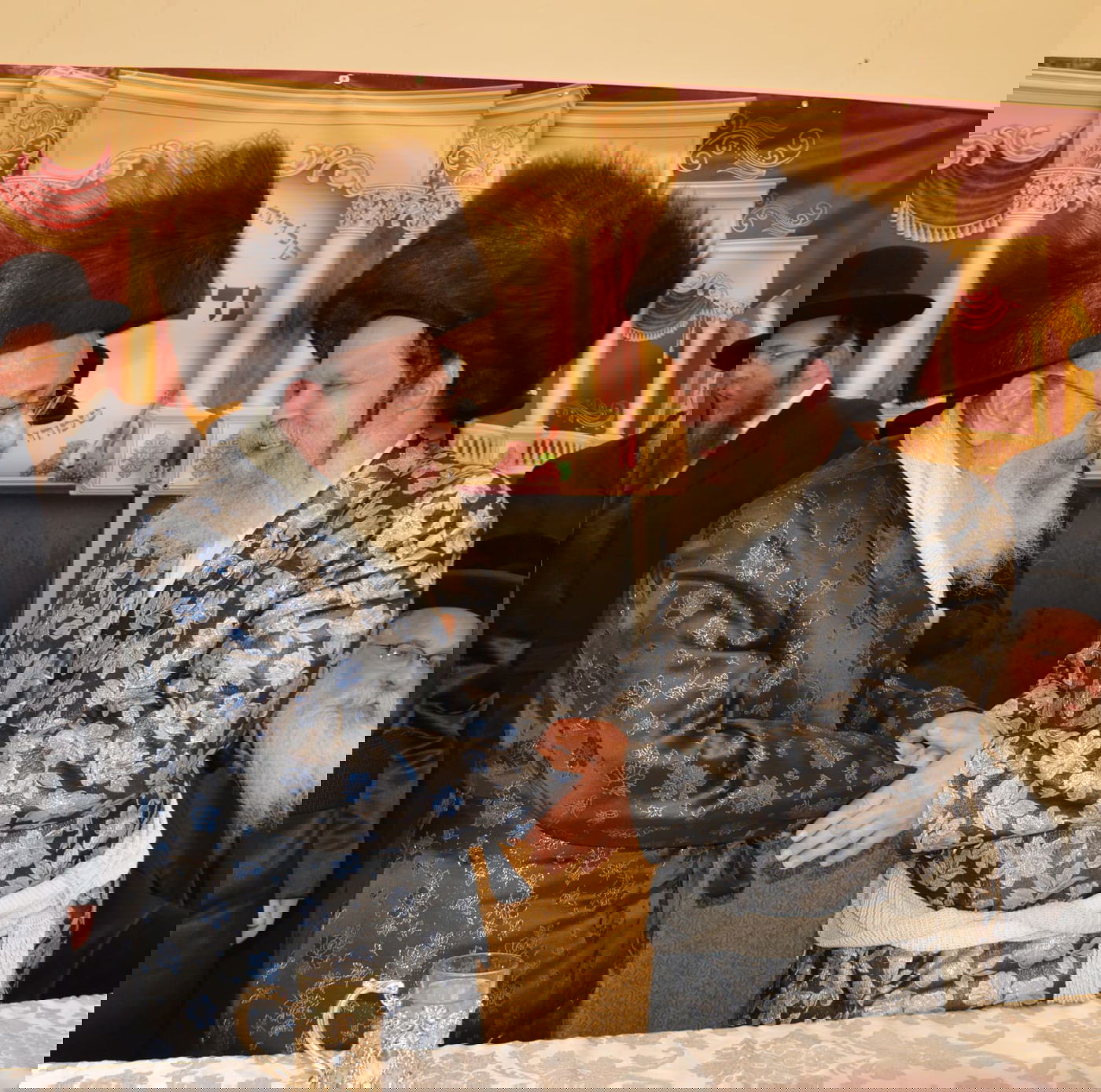 החסידים חגגו את שמחת ה'תנאים' לבת האדמו"ר