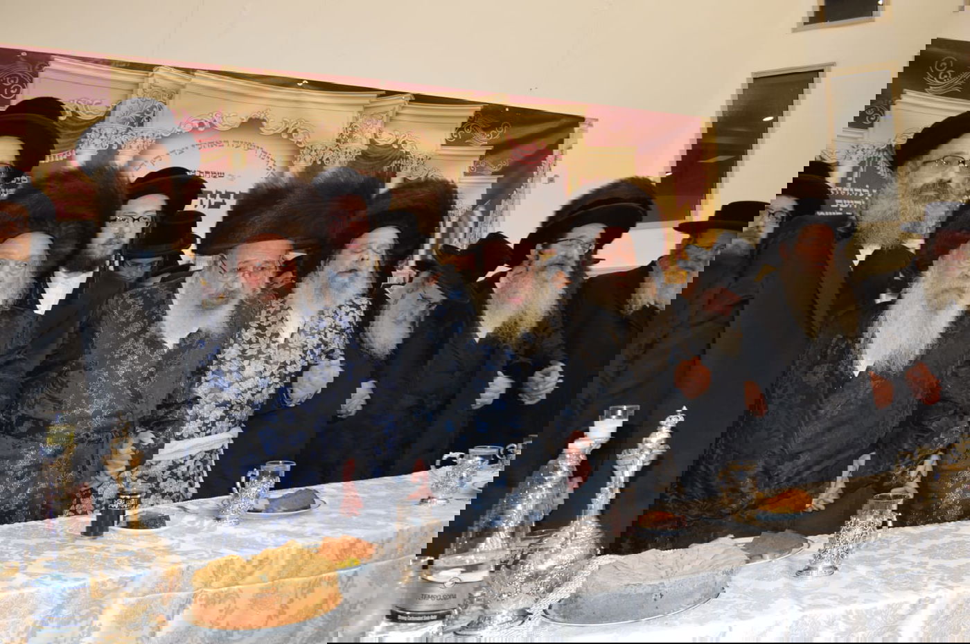 החסידים חגגו את שמחת ה'תנאים' לבת האדמו"ר