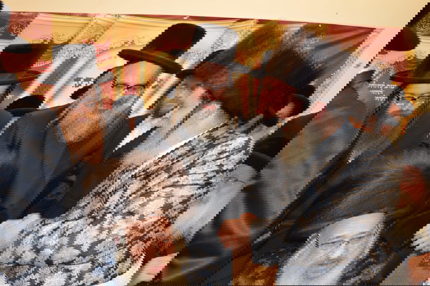 החסידים חגגו את שמחת ה'תנאים' לבת האדמו"ר