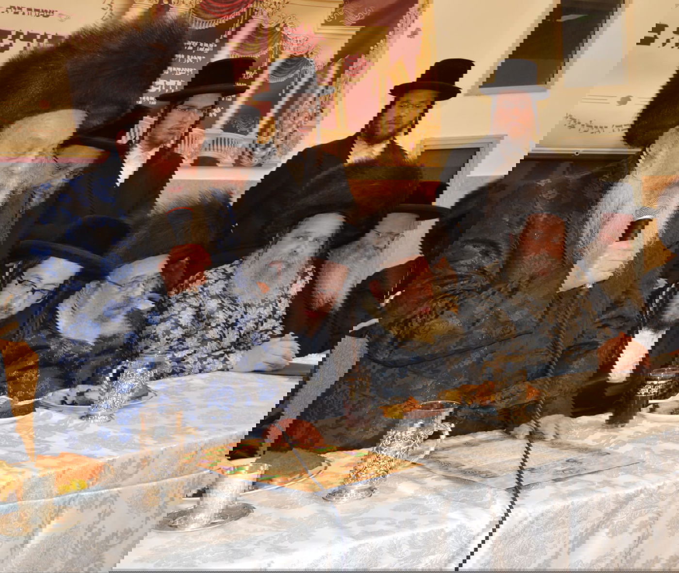 החסידים חגגו את שמחת ה'תנאים' לבת האדמו"ר