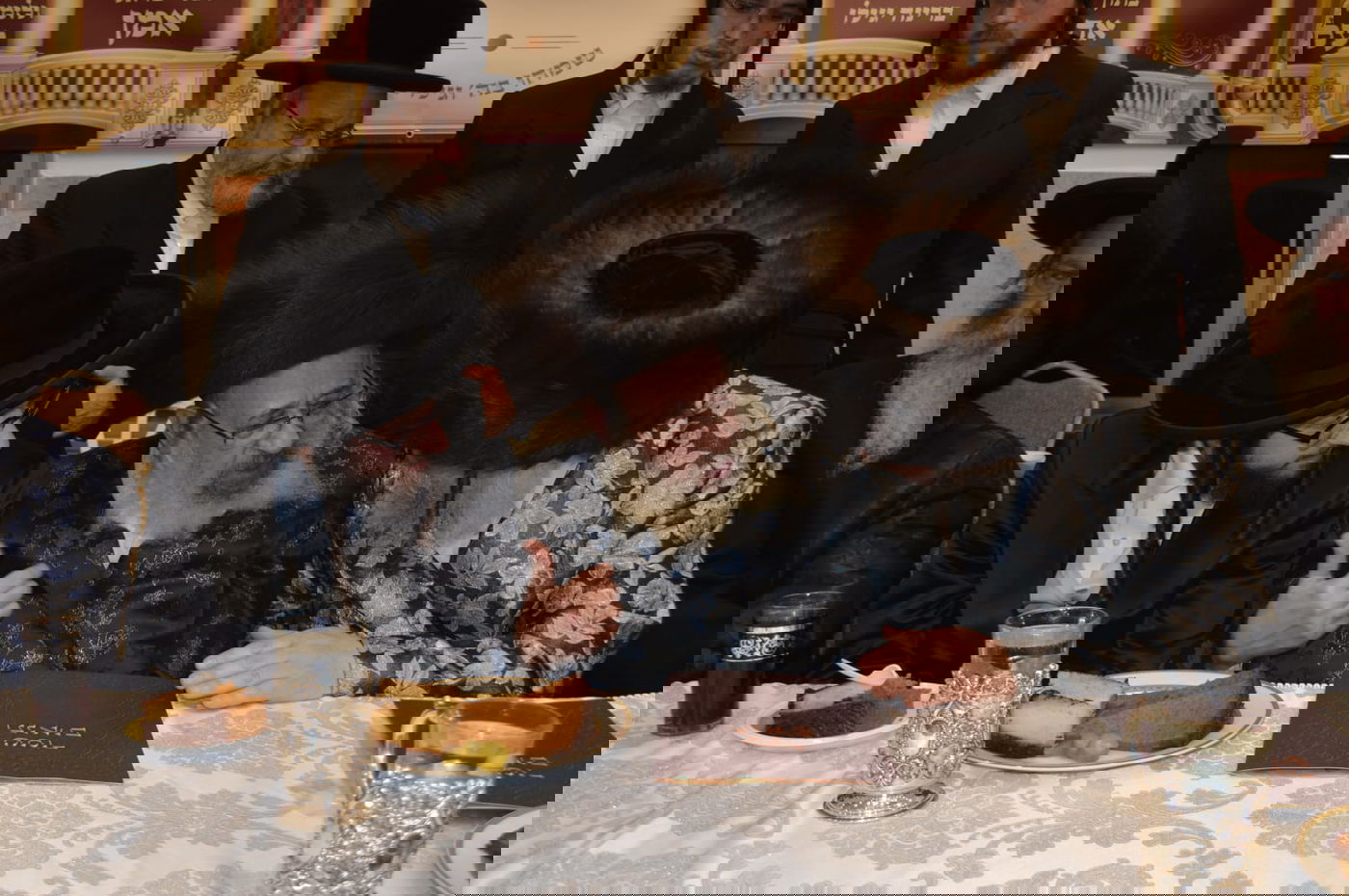 החסידים חגגו את שמחת ה'תנאים' לבת האדמו"ר