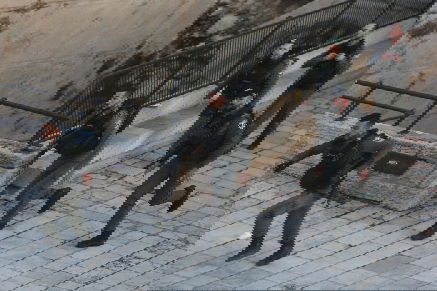 הפלסטינים זועמים: ניסיון פיגוע בהר הבית; מהומות ביו"ש