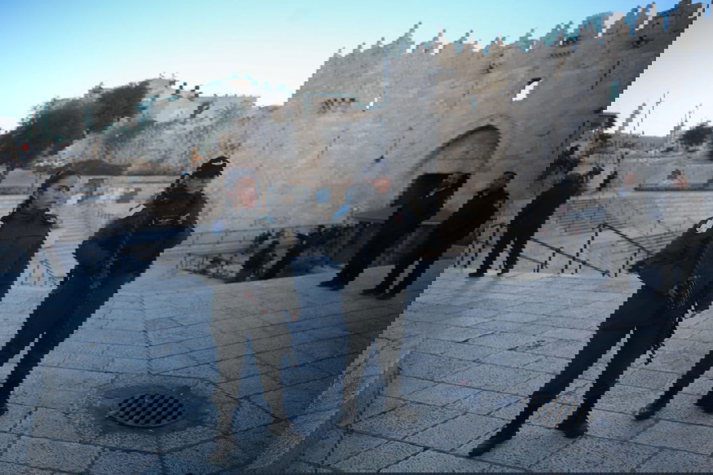 הפלסטינים זועמים: ניסיון פיגוע בהר הבית; מהומות ביו"ש