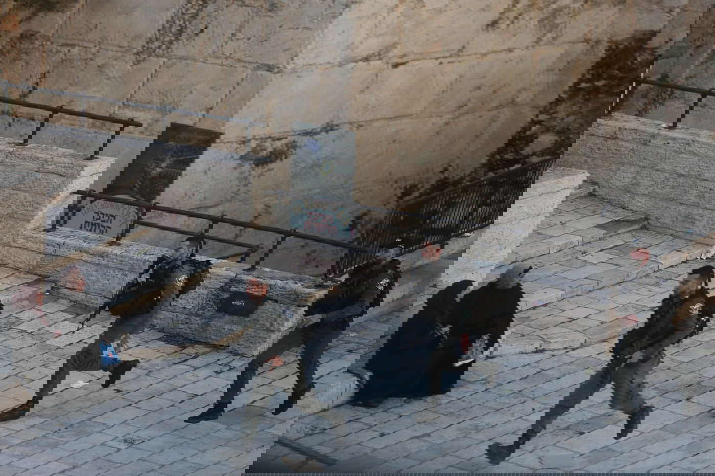 הפלסטינים זועמים: ניסיון פיגוע בהר הבית; מהומות ביו"ש